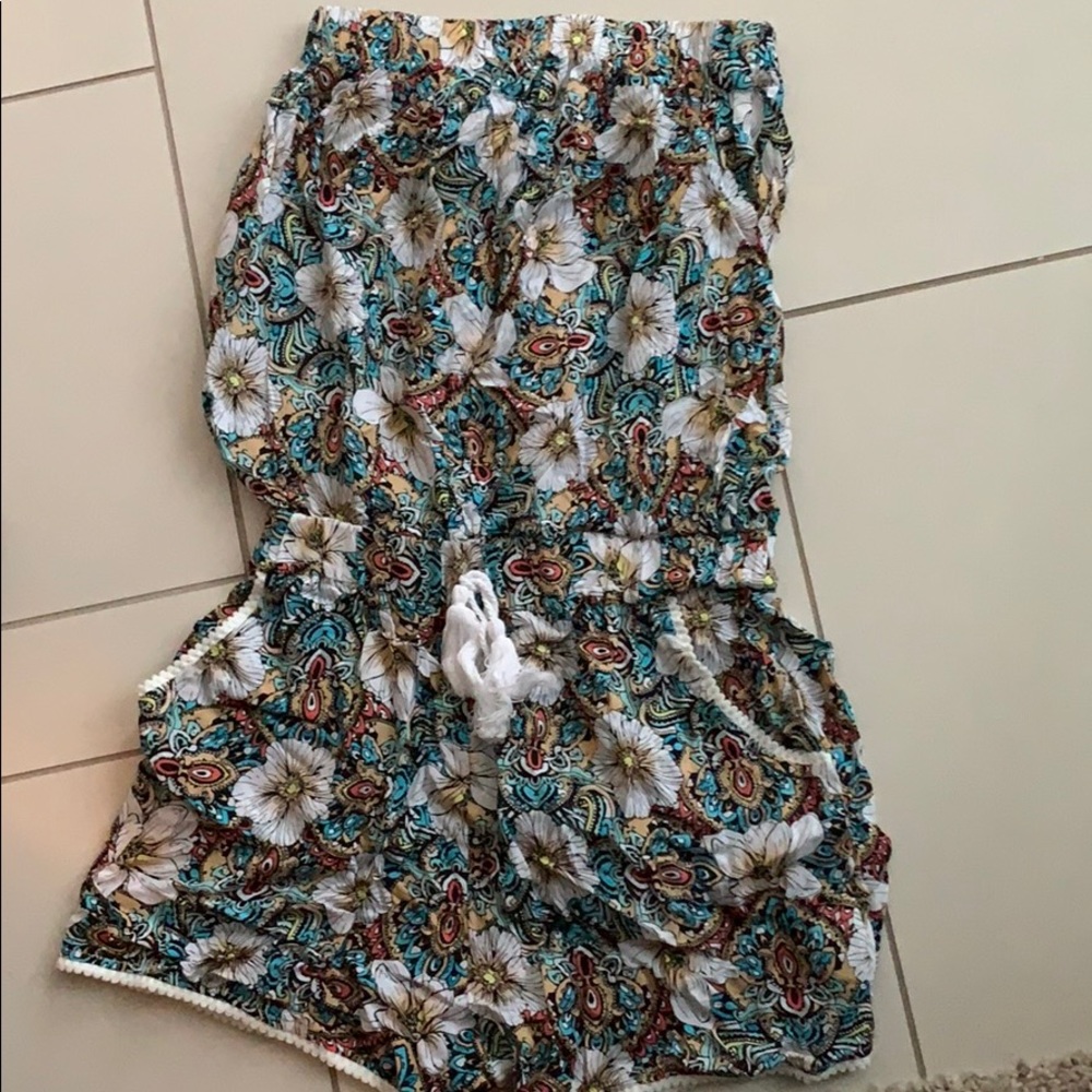3/$30 Cute La Vie En Rose swimsuit cover romper